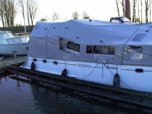 Motoryachten mit Winterverdeck, Ganzpersenning, Winterpersenning