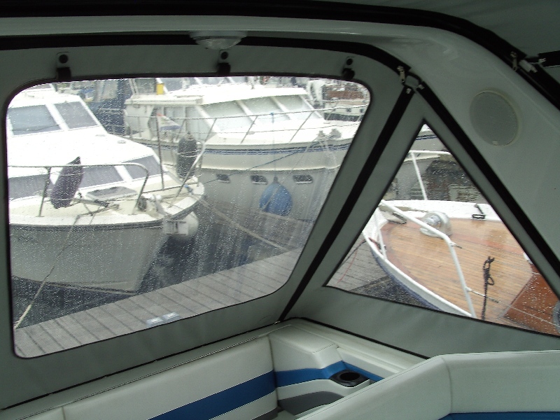 Motoryachten mit 6teiligem Verdeck