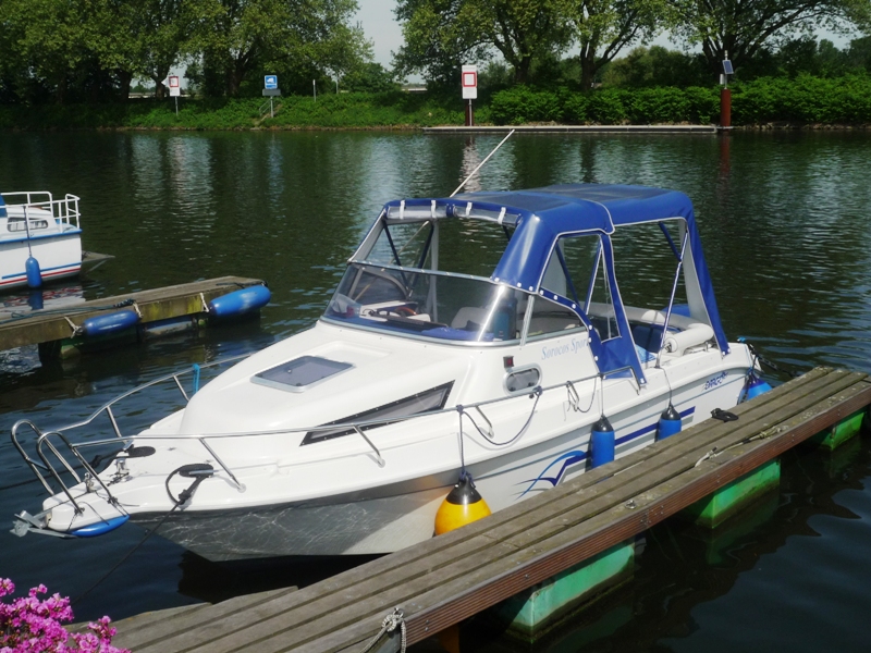 Sportboot mit 6teilige Verdeck